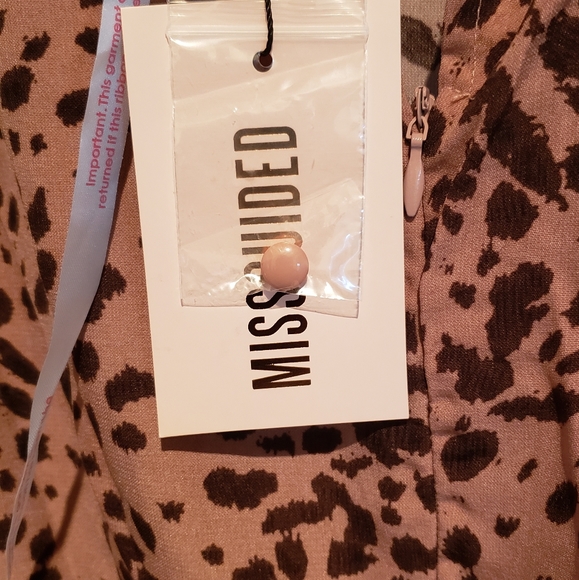 MISSGUIDED HIGH NECK PUFF SLEVE DRESS - Picture 4 of 7